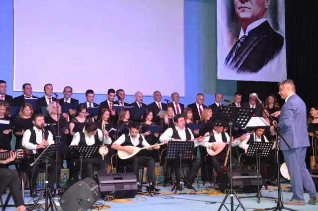 Öğretmenler Korosundan Muhteşem Konser Öğretmenler Korosundan Muhteşem Konser