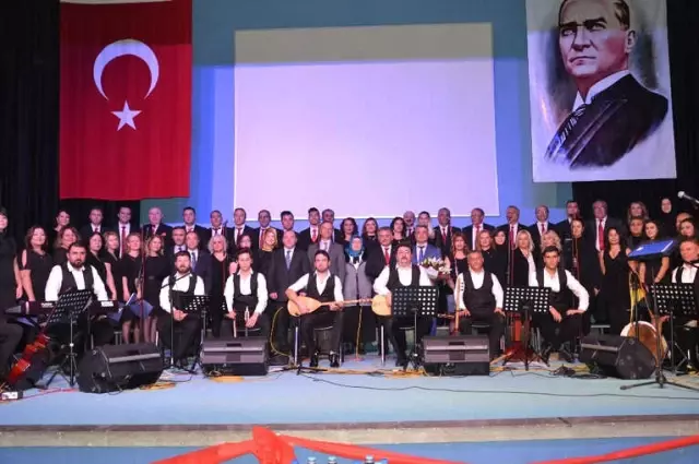 Öğretmenler Korosundan Muhteşem Konser Öğretmenler Korosundan Muhteşem Konser