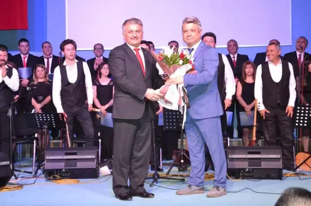 Öğretmenler Korosundan Muhteşem Konser Öğretmenler Korosundan Muhteşem Konser
