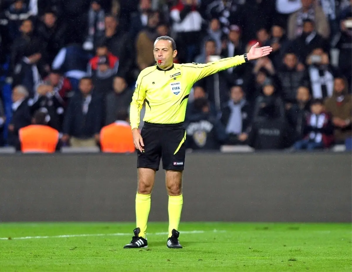 Cuneyt Cakir In 8 Besiktas Galatasaray Derbisi Spor Haberleri