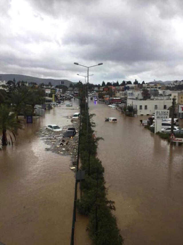 Denizdeki Hortumun Ardından, Bodrum'u Yağmur ve Dolu Vurdu
