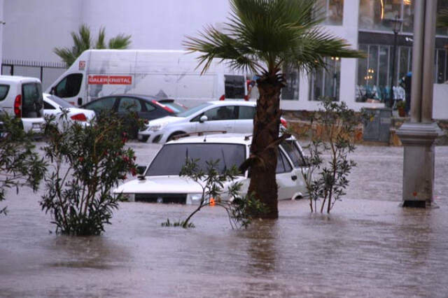 Denizdeki Hortumun Ardından, Bodrum'u Yağmur ve Dolu Vurdu