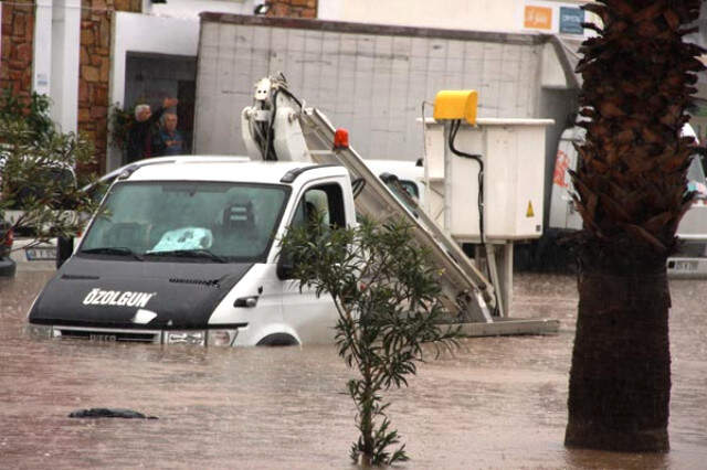 Denizdeki Hortumun Ardından, Bodrum'u Yağmur ve Dolu Vurdu