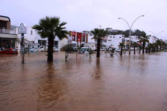 Denizdeki Hortumun Ardından, Bodrum'u Yağmur ve Dolu Vurdu