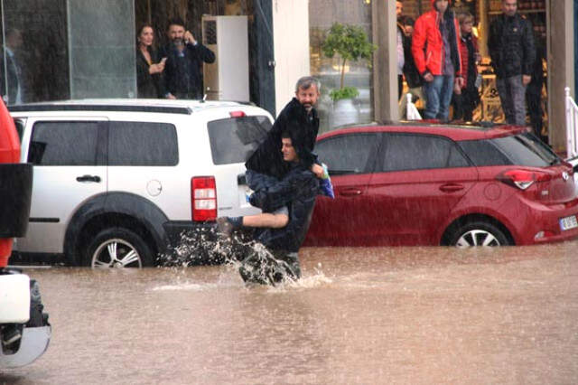 Denizdeki Hortumun Ardından, Bodrum'u Yağmur ve Dolu Vurdu