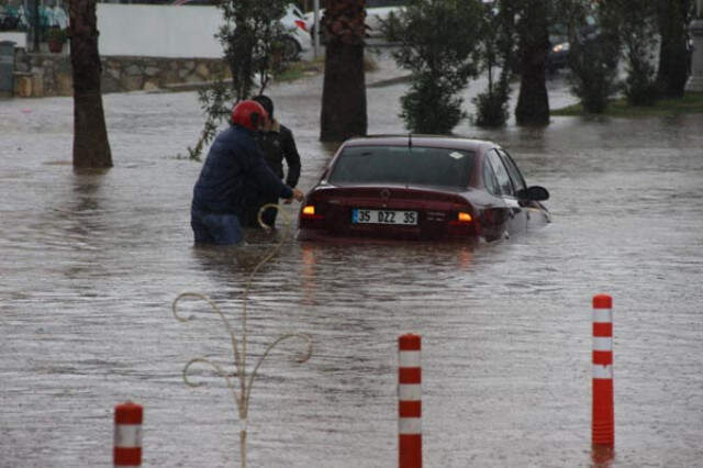 Denizdeki Hortumun Ardından, Bodrum'u Yağmur ve Dolu Vurdu