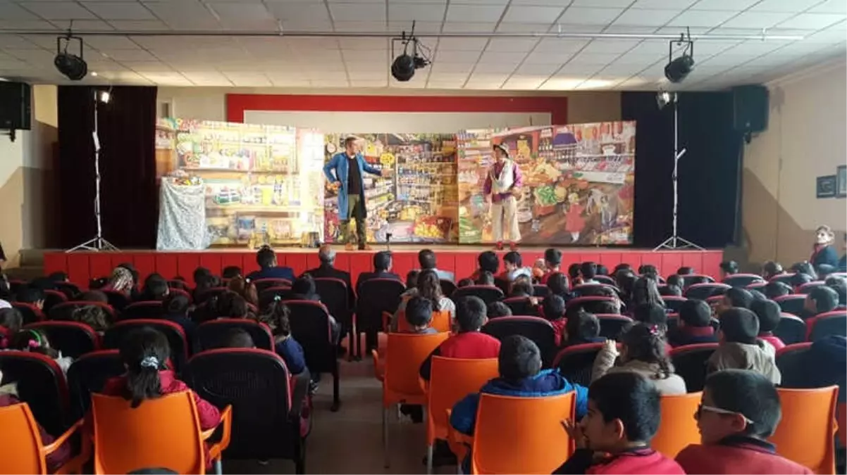 Kağızman'da Bakkal Amca Tiyatrosunda Yerli Üretim Logosu Tanıtıldı