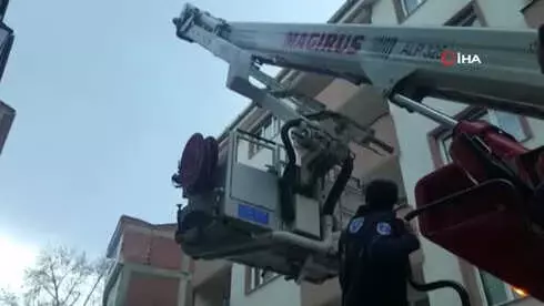 Lokanta Bacasında Çıkan Yangın Korku Dolu Anlar Yaşattı Lokanta Bacasında Çıkan Yangın Korku Dolu Anlar Yaşattı