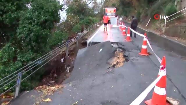 Sarıyer Rumeli Kavağı'nda Yoğun Yağış Sonrası Yol Çöktü! Çok Sayıda Ekip Bölgede