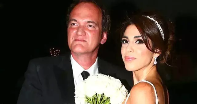 Ünlü Yönetmen Quentin Tarantino Kendisinden 20 Yaş Küçük Sevgilisiyle Evlendi Ünlü Yönetmen Quentin Tarantino Kendisinden 20 Yaş Küçük Sevgilisiyle Evlendi