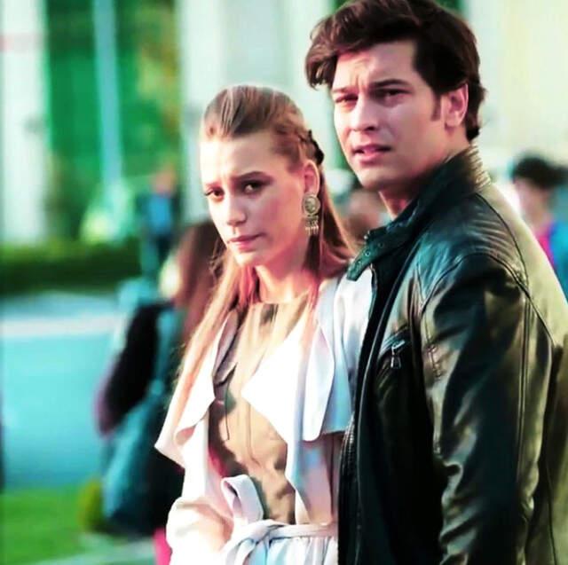 Çağatay Ulusoy, Serenay Sarıkaya Instagram'dan Takibe Aldı