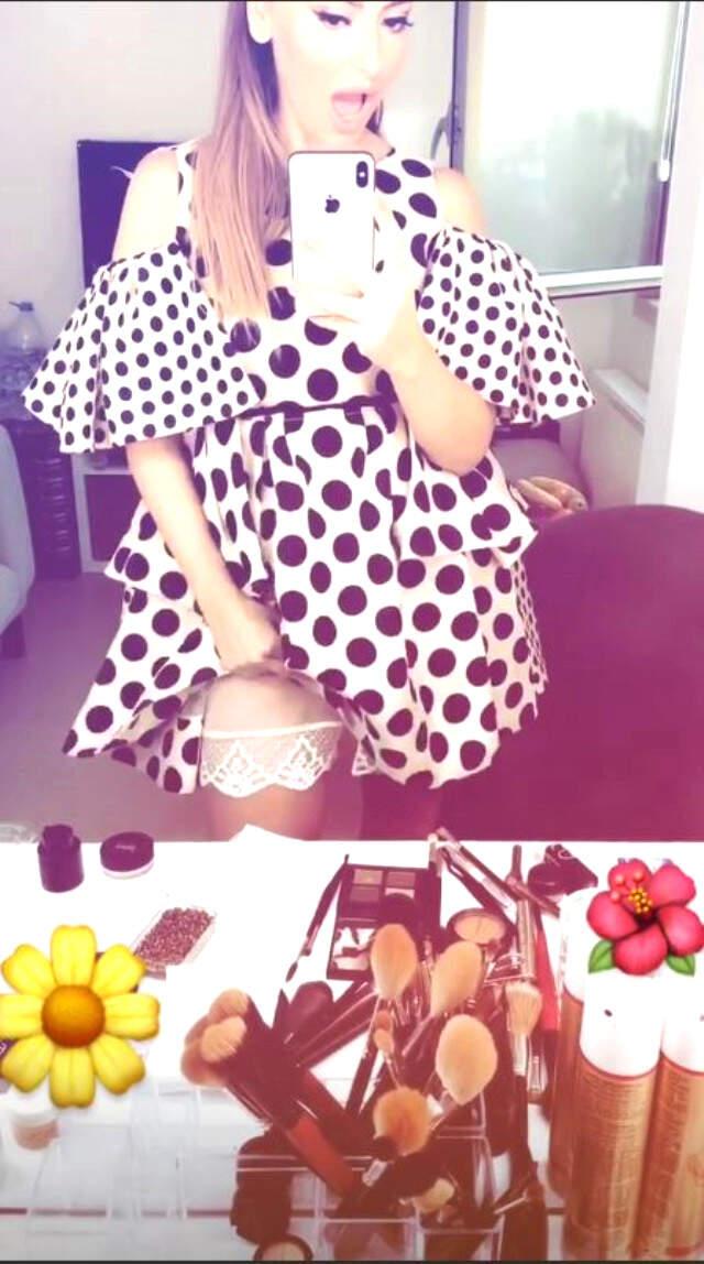 Hadise, Bornozlu Fotoğrafıyla Takipçilerini Kendine Hayran Bıraktı