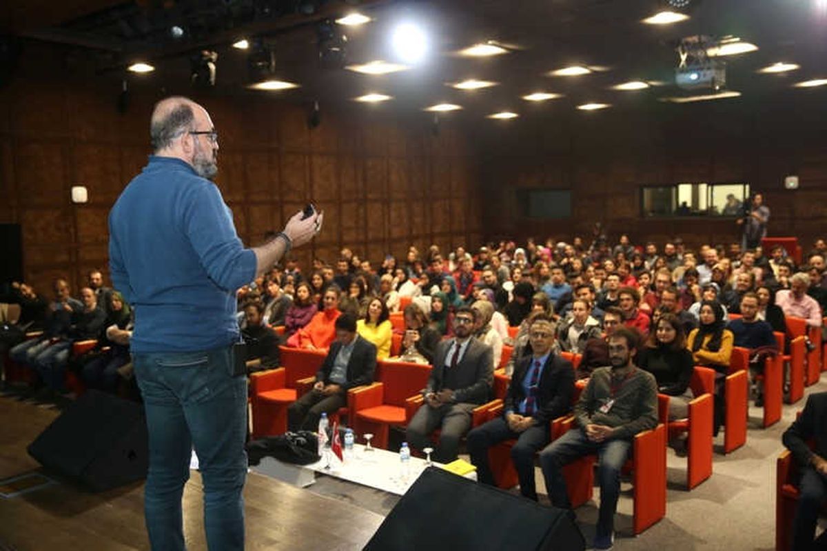 Agü'de Kaos - Karmaşıklık- Zihin Kontrolü Konferansı