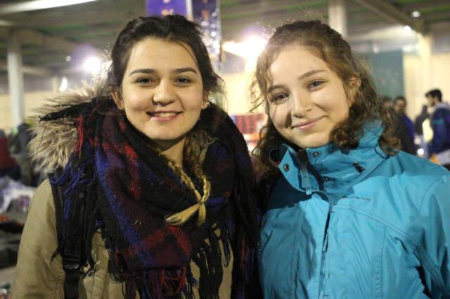 Ucuzluk Cezbediyor! Bu Pazara Gidebilmek İçin Uyumuyorlar