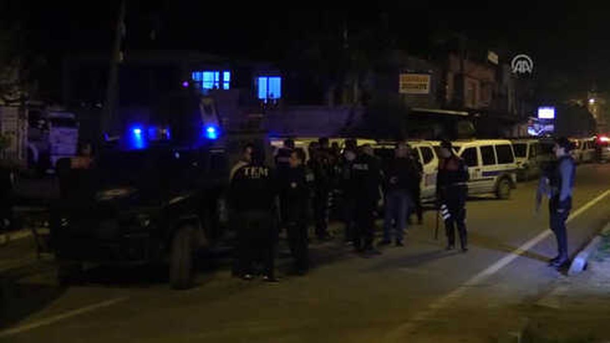 Aranan Zanlı ile Polise Zorluk Çıkaran 7 Yakınına Gözaltı
