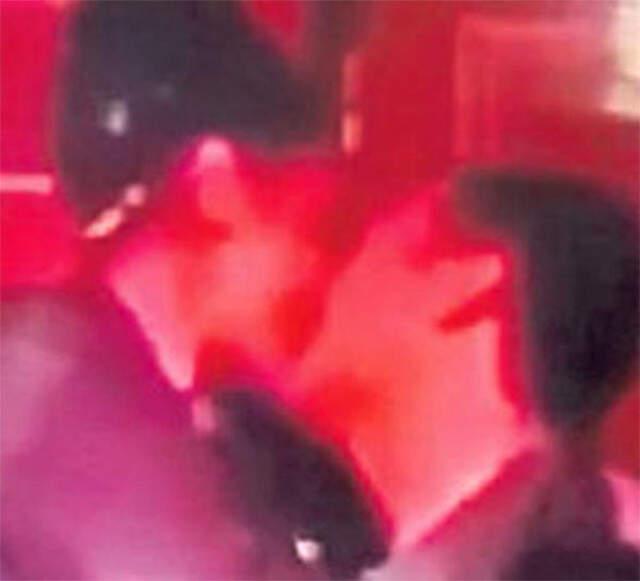 Edis Eski Sevgilisi Yasemin Mori'yi Öpücük Yağmuruna Tuttu