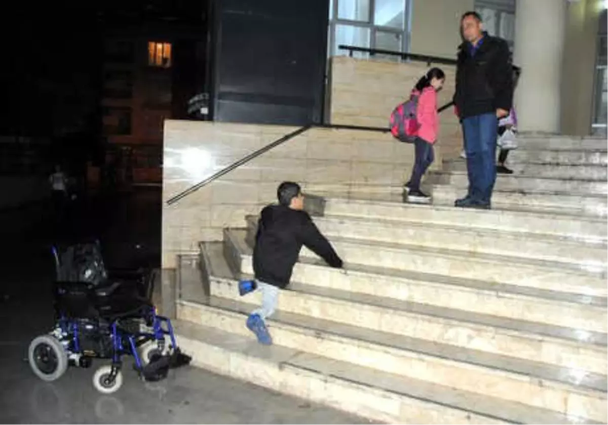 Engelli Süleyman, Sınıfa Güçlükle Ulaşıyor