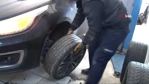 Lastikçilerde Kış Lastiği Yoğunluğu Lastikçilerde Kış Lastiği Yoğunluğu