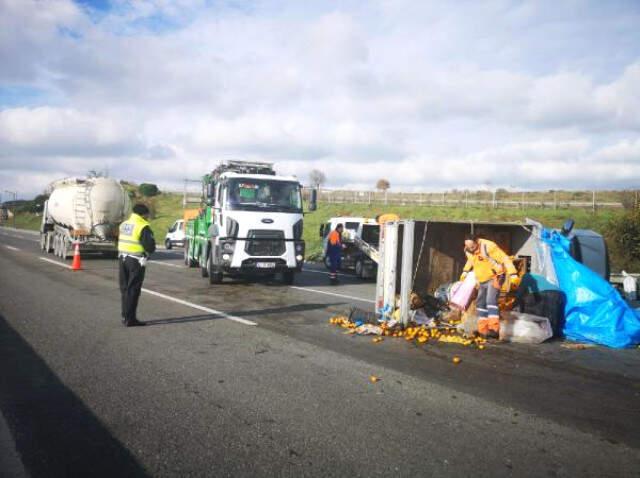 Tem Otoyolunda Kamyonet Vidanjöre Çarptı! Trafik Kilit
