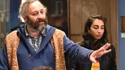 Ünlü Yönetmen Onur Ünlü, Vizyona Giren Yeni Filminin Gişe Rakamlarıyla Dalga Geçti: Ay Öleceğim Ünlü Yönetmen Onur Ünlü, Vizyona Giren Yeni Filminin Gişe Rakamlarıyla Dalga Geçti: Ay Öleceğim