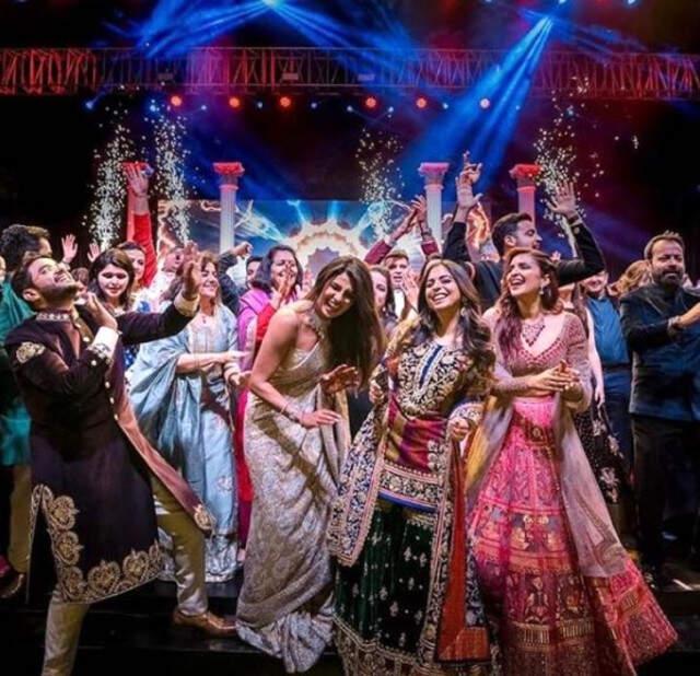 Amerikalı Şarkıcı Nick Jonas ve Hintli Aktris Priyanka Chopra, Görkemli Düğünle Dünya Evine Girdi