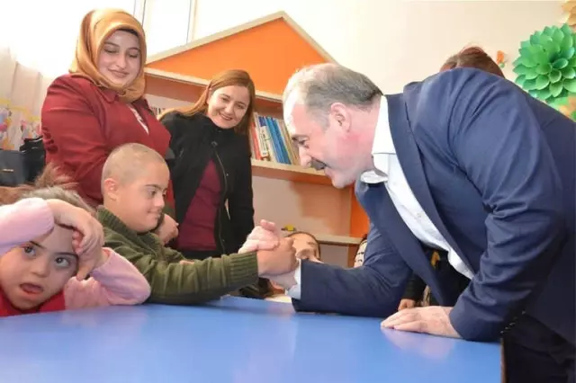 Başkan Özgökçe'den '3 Aralık Dünya Engelliler Günü' Mesajı Başkan Özgökçe'den '3 Aralık Dünya Engelliler Günü' Mesajı