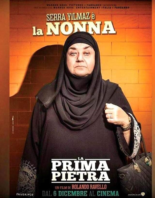 Başörtülülere 'Öcü' Diyen Oyuncu Serra Yılmaz, Yeni Filminde Tesettüre Girdi