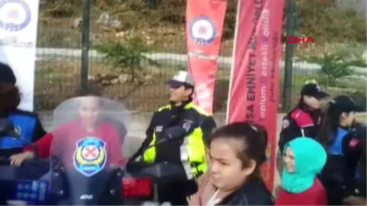 Bursa'da, Polislerden Okullara Ziyaret