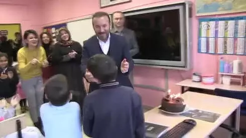 Doğum Günü Hayalini Belediye Başkanı Gerçekleştirdi Doğum Günü Hayalini Belediye Başkanı Gerçekleştirdi