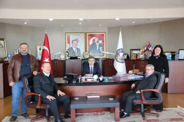 Engelliler Başkan Yemeniciyi Ziyaret Etti Engelliler Başkan Yemeniciyi Ziyaret Etti