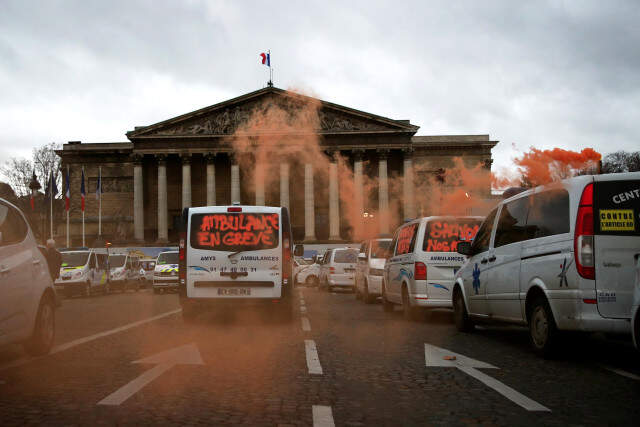 Fransa'da Ambulans Çalışanlarından Eylem