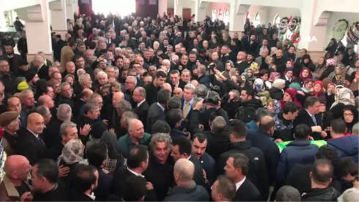 Köksal Toptan'ın Annesi Sadet Toptan Son Yolculuğuna Uğurlanıyor