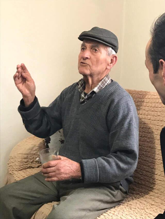 Domuzdan Korkunca Ormanlık Alanda Geceyi Ağaç Üzerinde Geçirdi
