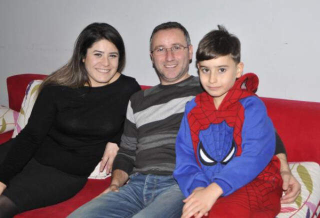 Gözlerini Hastanede Açan Adam 5 Yıllık Eşini ve Çocuğunu Hatırlamıyor!