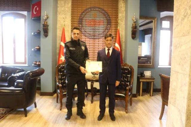 İntihar Girişiminde bulunan Kadını Havada Yakalayan zabita Memuru Ödüllendirildi