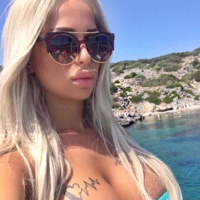 Merve Sanay Derin Dekolteli Fotoğrafıyla Hayran Bıraktı