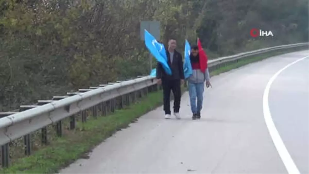 Türkmenistanlı Gençler Çin Zulmünü Protesto Etmek İçin Yürüyüş Başlattı
