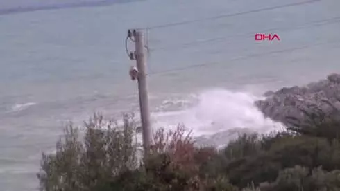Antalya Demre'de Şiddetli Yağış Seralarda Zarara Yol Açtı Antalya Demre'de Şiddetli Yağış Seralarda Zarara Yol Açtı