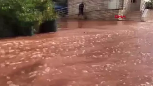 Antalya Demre'de Şiddetli Yağış Seralarda Zarara Yol Açtı Antalya Demre'de Şiddetli Yağış Seralarda Zarara Yol Açtı
