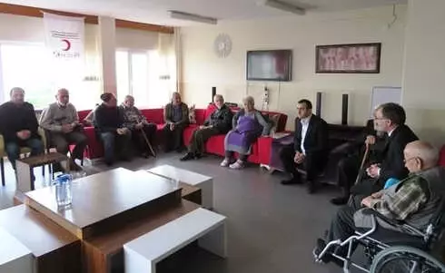 Kızılay Başkanı Öztürk ve Yönetimi Konukevini Ziyaret Etti Kızılay Başkanı Öztürk ve Yönetimi Konukevini Ziyaret Etti