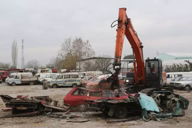 Manisa'daki Hurda Araçlar Mke'ye Devredildi