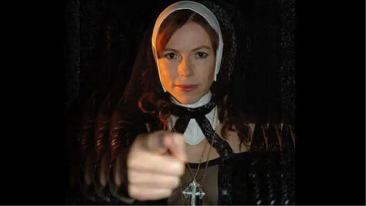 Rahibe Jenny'nin Otobanda Striptizine 300 Euro Ceza