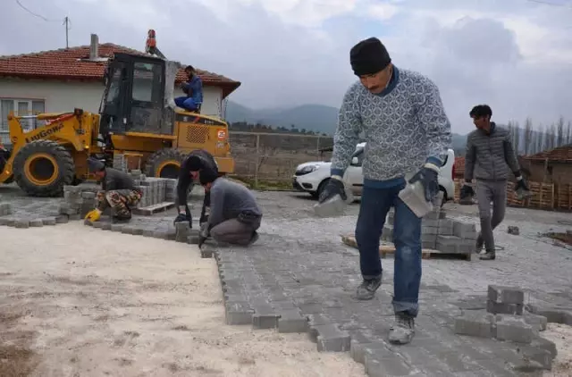 Seyitgazi'de Kilit Taşı Döşeme Çalışmaları Seyitgazi'de Kilit Taşı Döşeme Çalışmaları