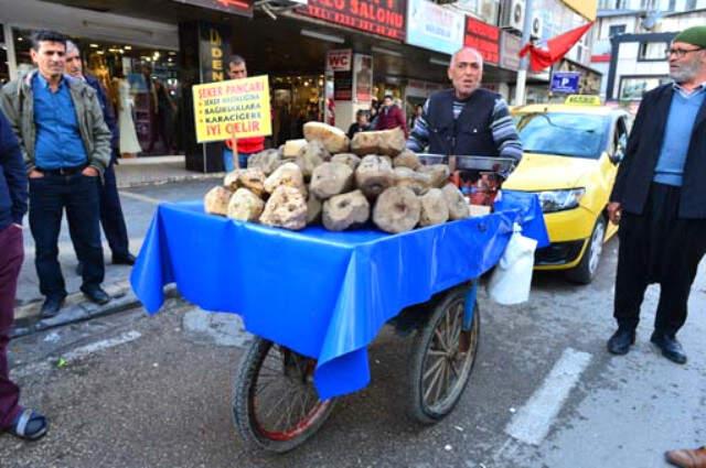 Tarlada Kalan Şeker Pancarı, Tablada Yok Satıyor