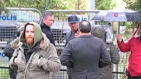 Ünlü Oyuncu Sean Penn, Suudi Konsolosluğu'nda Ünlü Oyuncu Sean Penn, Suudi Konsolosluğu'nda