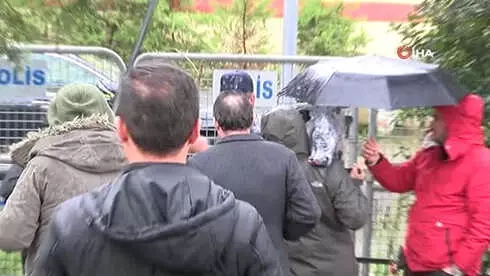 Ünlü Oyuncu Sean Penn, Suudi Konsolosluğu'nda Ünlü Oyuncu Sean Penn, Suudi Konsolosluğu'nda