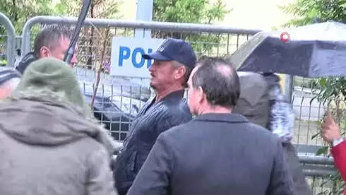 Ünlü Oyuncu Sean Penn, Suudi Konsolosluğu'nda Ünlü Oyuncu Sean Penn, Suudi Konsolosluğu'nda