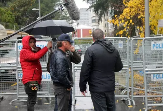 Ünlü Oyuncu Sean Penn, Kaşıkçı Belgeseli Çekmek İçin İstanbul'a Geldi Ünlü Oyuncu Sean Penn, Kaşıkçı Belgeseli Çekmek İçin İstanbul'a Geldi