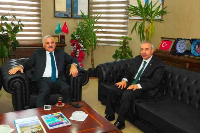 Vali Zorluoğlu'ndan Rektör Battal'a Veda Ziyareti