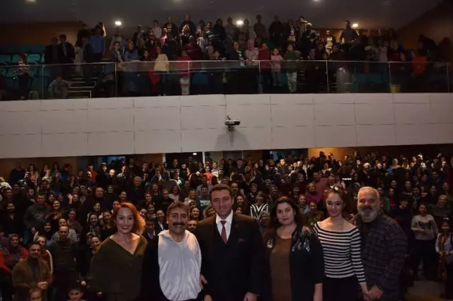 Vay Sen Misin Ben Olan' Kahkaha Fırtınası Estirdi Vay Sen Misin Ben Olan' Kahkaha Fırtınası Estirdi